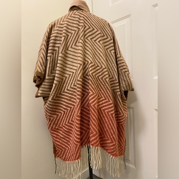 Chevron pattern Poncho Cape - Picture 3 of 7